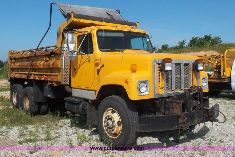 image for item L2867 2002 International F2554 dump truck