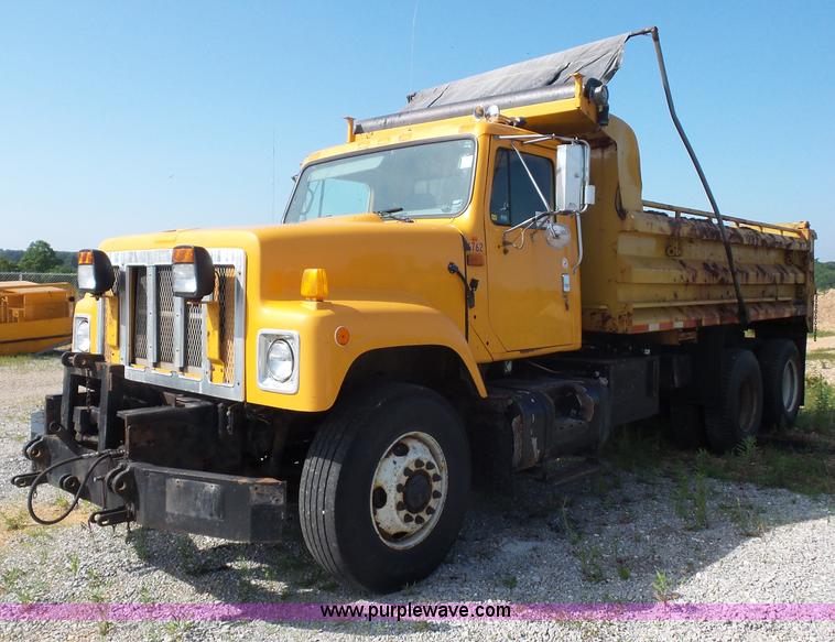image for item L2867 2002 International F2554 dump truck