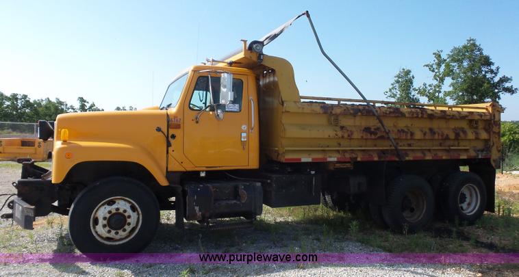 image for item L2867 2002 International F2554 dump truck