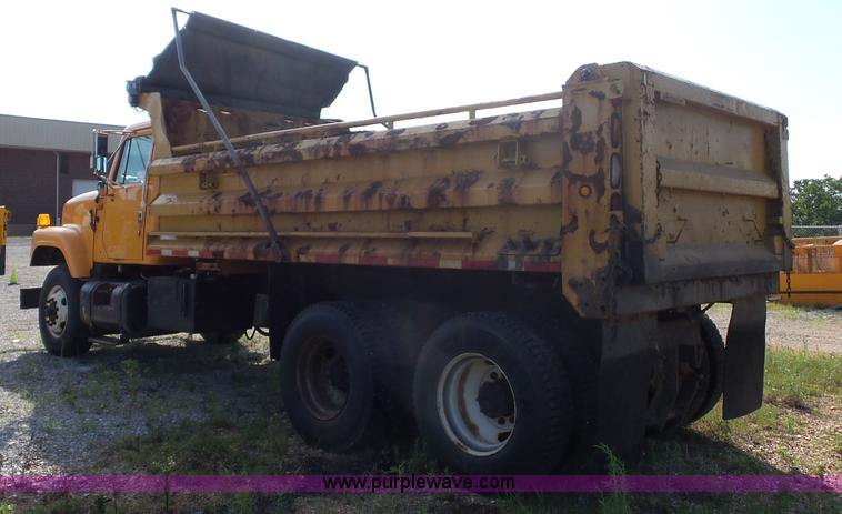 image for item L2867 2002 International F2554 dump truck