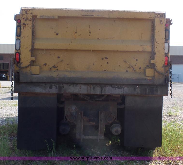 image for item L2867 2002 International F2554 dump truck