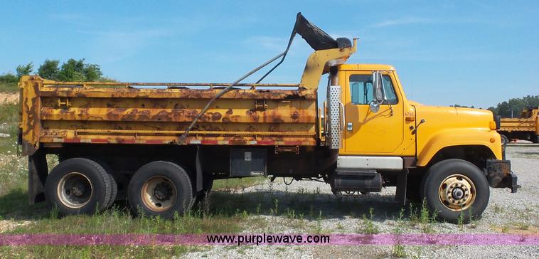 image for item L2867 2002 International F2554 dump truck