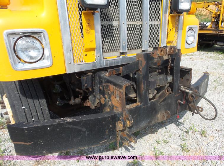 image for item L2867 2002 International F2554 dump truck