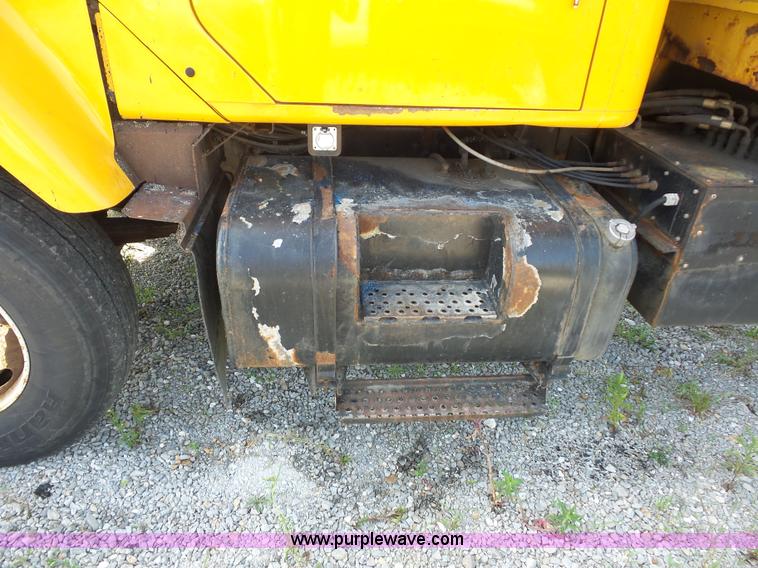 image for item L2867 2002 International F2554 dump truck