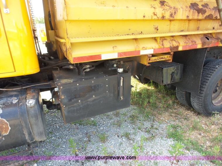 image for item L2867 2002 International F2554 dump truck
