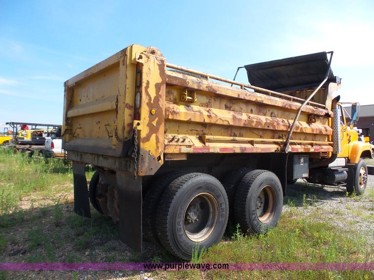 image for item L2867 2002 International F2554 dump truck