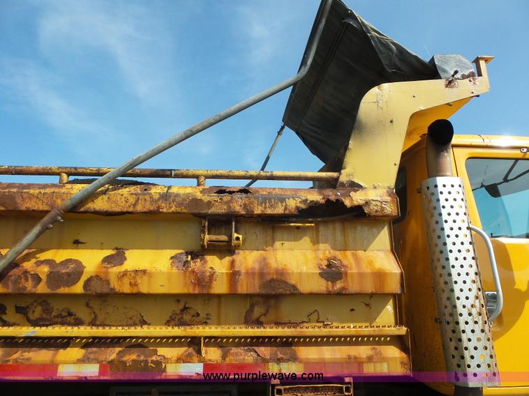 image for item L2867 2002 International F2554 dump truck