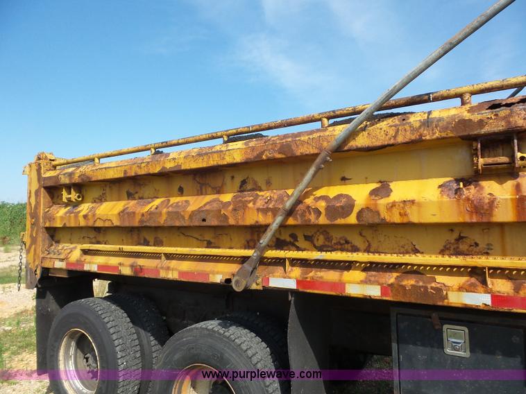 image for item L2867 2002 International F2554 dump truck