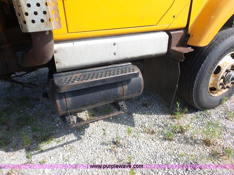 image for item L2867 2002 International F2554 dump truck