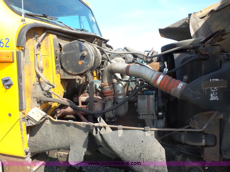 image for item L2867 2002 International F2554 dump truck