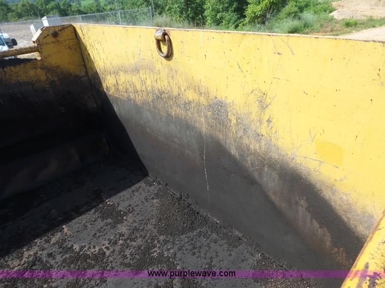 image for item L2867 2002 International F2554 dump truck