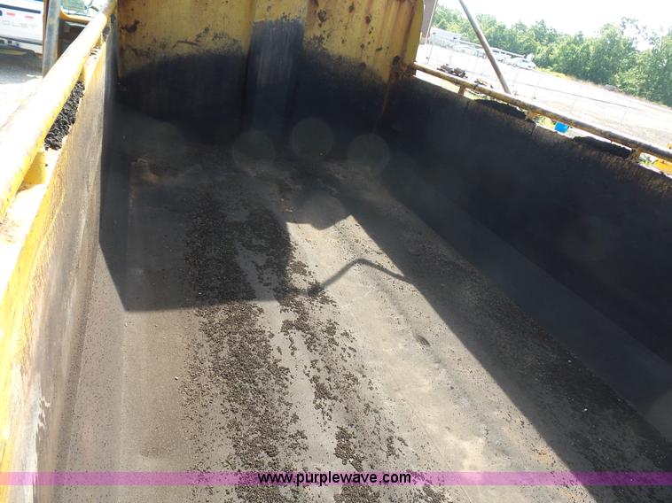 image for item L2867 2002 International F2554 dump truck