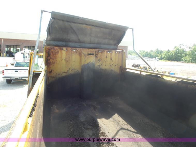 image for item L2867 2002 International F2554 dump truck