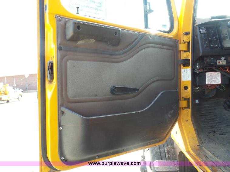 image for item L2867 2002 International F2554 dump truck