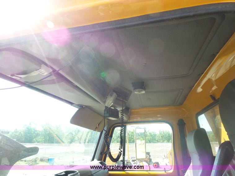 image for item L2867 2002 International F2554 dump truck