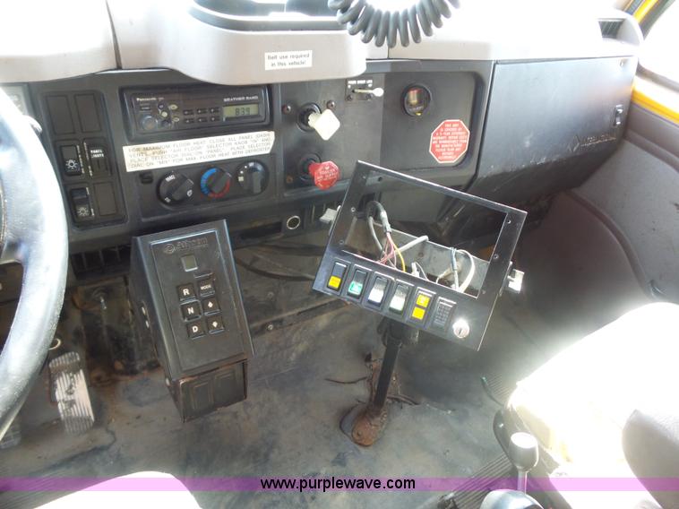 image for item L2867 2002 International F2554 dump truck