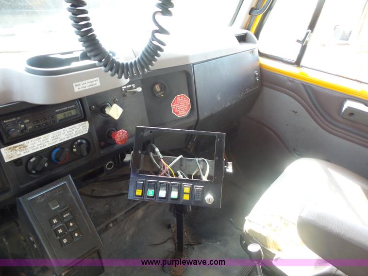 image for item L2867 2002 International F2554 dump truck