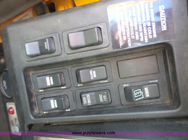 image for item L2867 2002 International F2554 dump truck