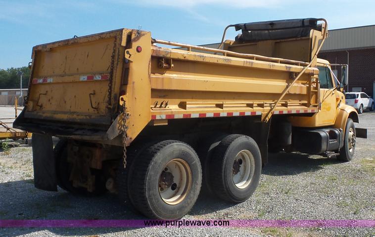 image for item L2868 1999 International 4900 dump truck