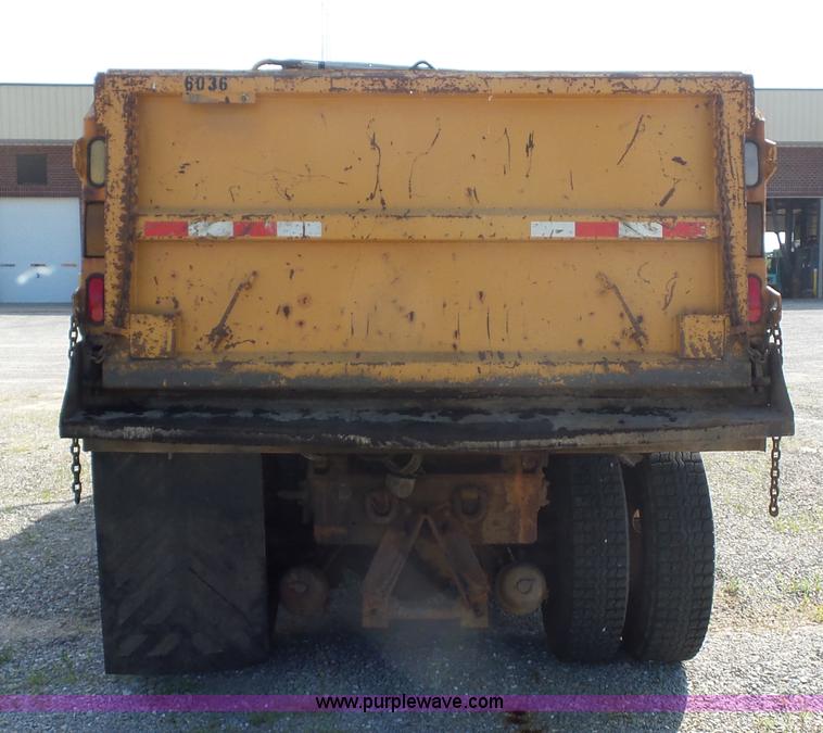 image for item L2868 1999 International 4900 dump truck