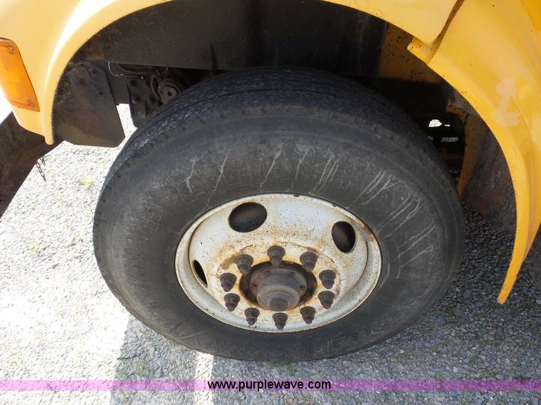 image for item L2868 1999 International 4900 dump truck