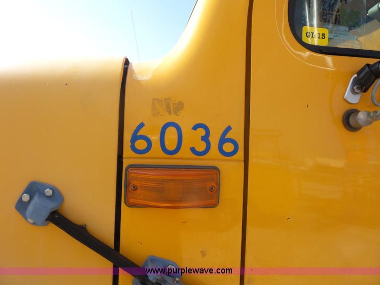 image for item L2868 1999 International 4900 dump truck