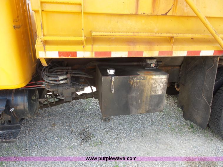 image for item L2868 1999 International 4900 dump truck