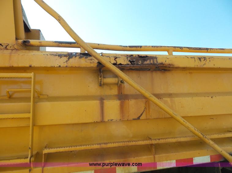 image for item L2868 1999 International 4900 dump truck