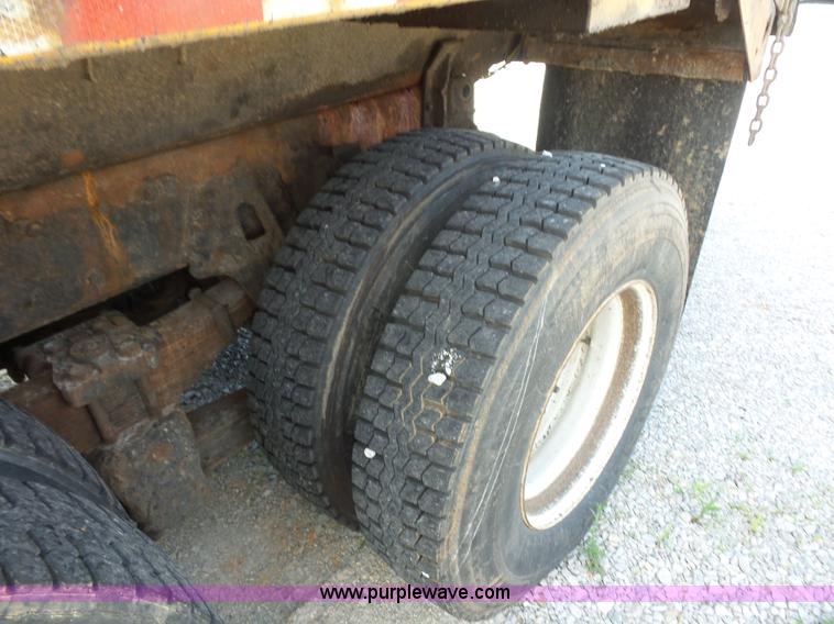 image for item L2868 1999 International 4900 dump truck