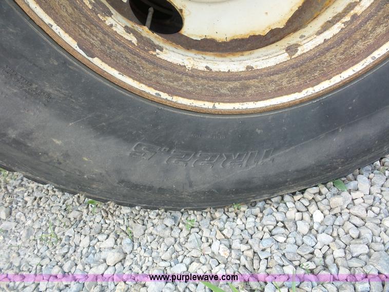 image for item L2868 1999 International 4900 dump truck