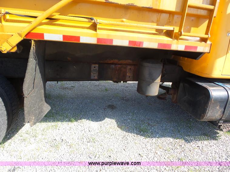 image for item L2868 1999 International 4900 dump truck