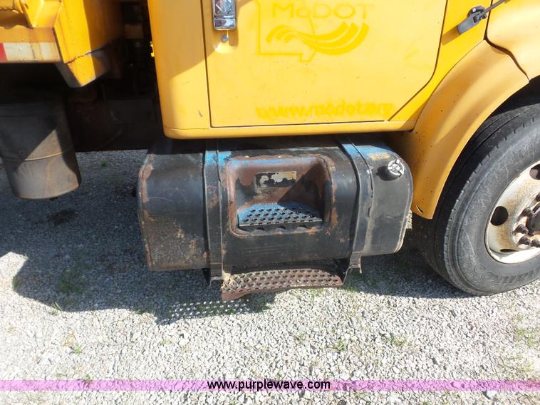 image for item L2868 1999 International 4900 dump truck