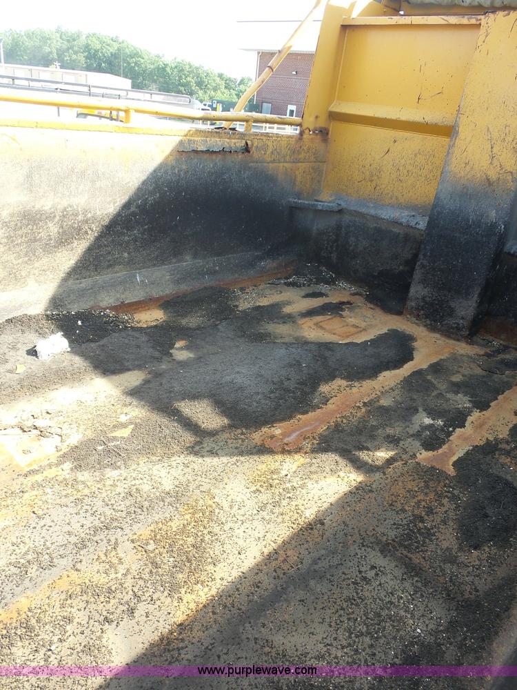 image for item L2868 1999 International 4900 dump truck