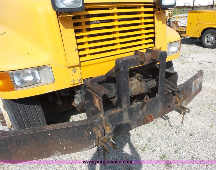 image for item L2868 1999 International 4900 dump truck