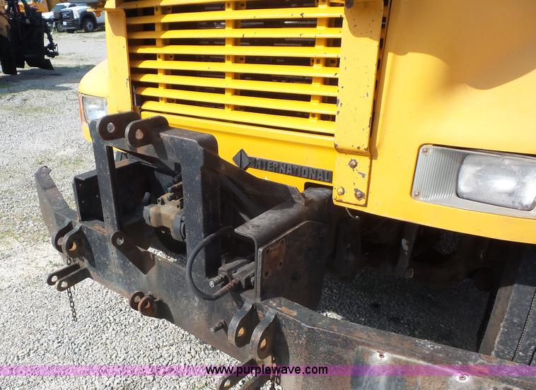 image for item L2868 1999 International 4900 dump truck