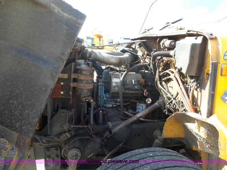 image for item L2868 1999 International 4900 dump truck