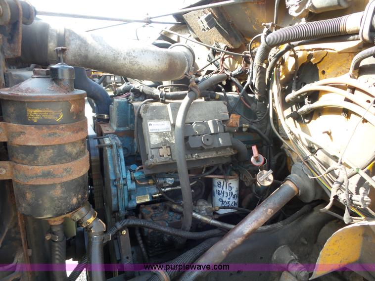 image for item L2868 1999 International 4900 dump truck