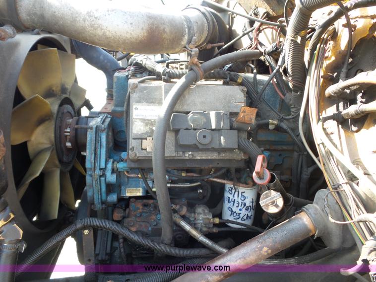 image for item L2868 1999 International 4900 dump truck