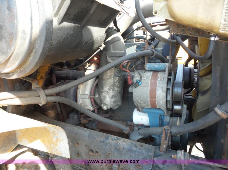 image for item L2868 1999 International 4900 dump truck