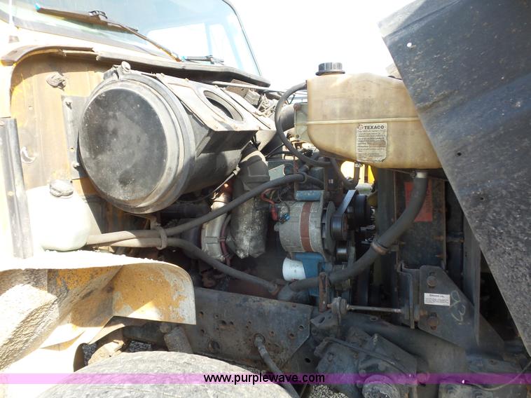 image for item L2868 1999 International 4900 dump truck