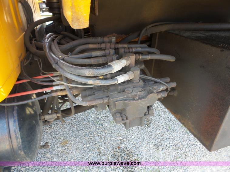 image for item L2868 1999 International 4900 dump truck