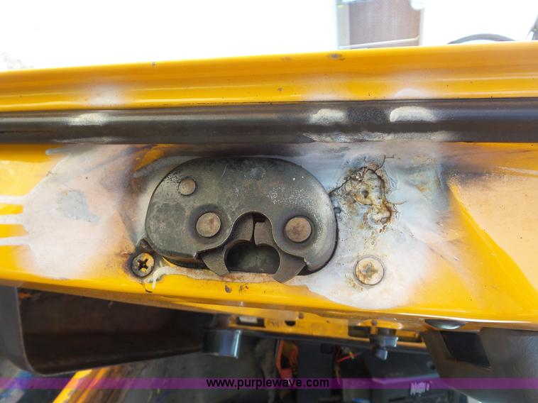 image for item L2868 1999 International 4900 dump truck