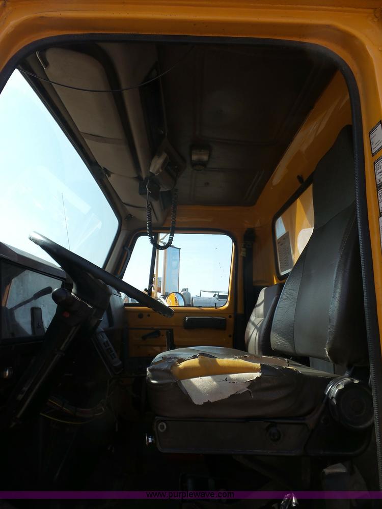 image for item L2868 1999 International 4900 dump truck