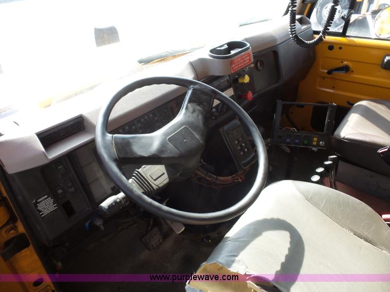 image for item L2868 1999 International 4900 dump truck