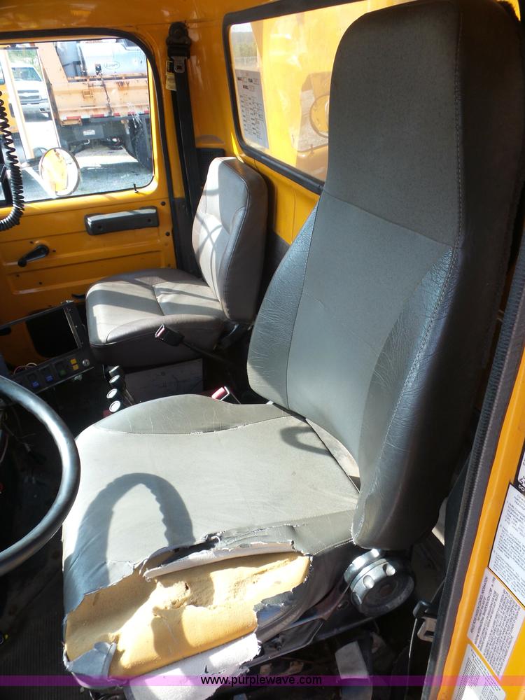 image for item L2868 1999 International 4900 dump truck