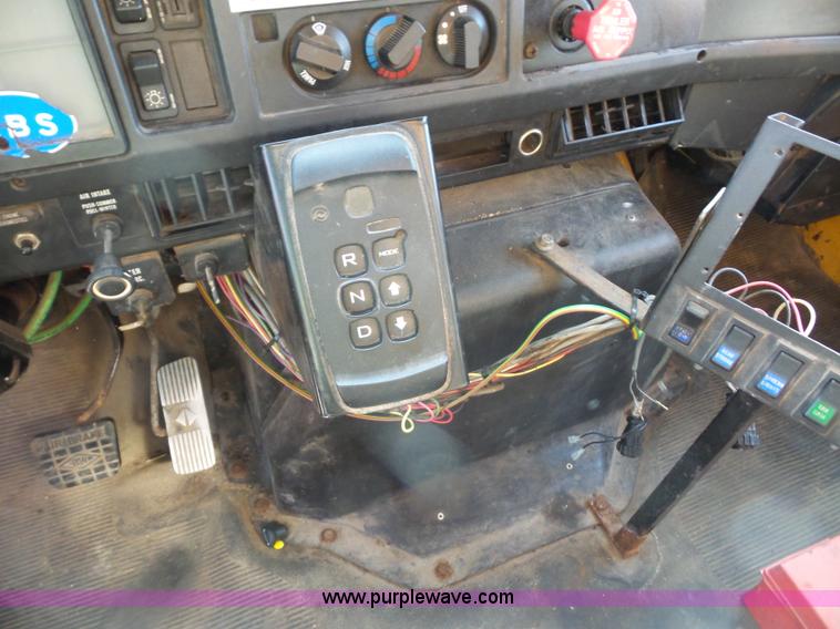 image for item L2868 1999 International 4900 dump truck