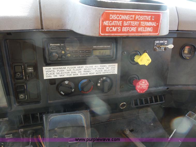 image for item L2868 1999 International 4900 dump truck