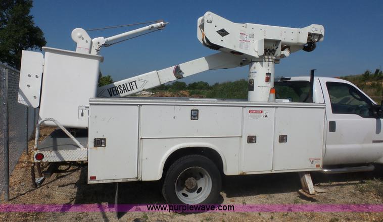 image for item L2870 2003 Ford F550 bucket truck