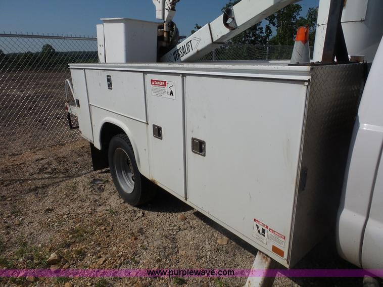 image for item L2870 2003 Ford F550 bucket truck
