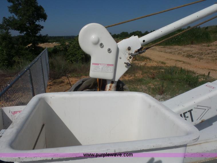 image for item L2870 2003 Ford F550 bucket truck